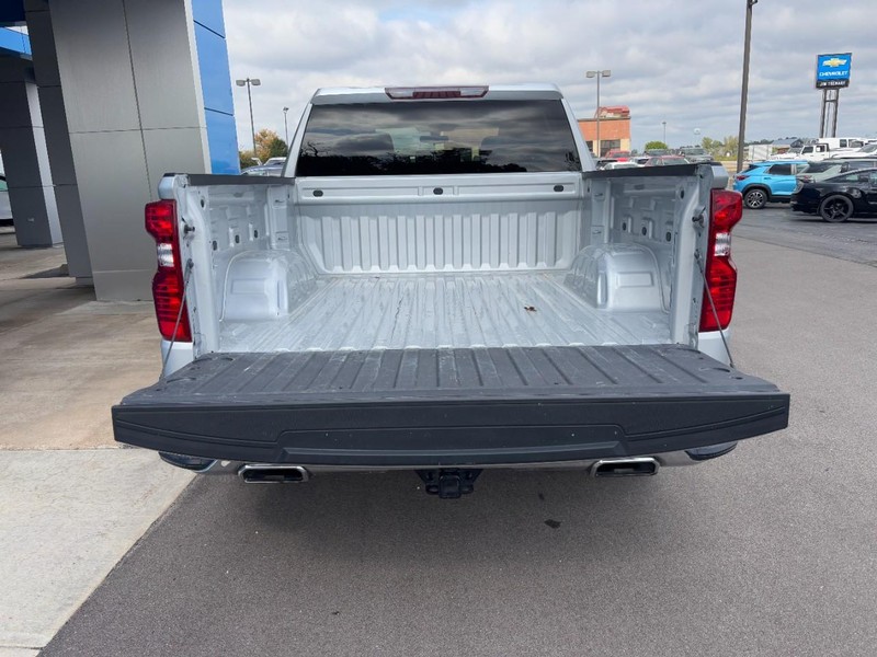 Chevrolet Silverado 1500 Vehicle Full-screen Gallery Image 04