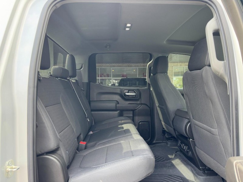 Chevrolet Silverado 1500 Vehicle Full-screen Gallery Image 10