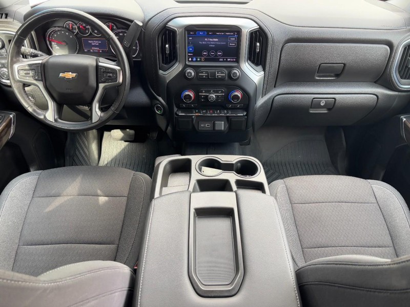 Chevrolet Silverado 1500 Vehicle Full-screen Gallery Image 11