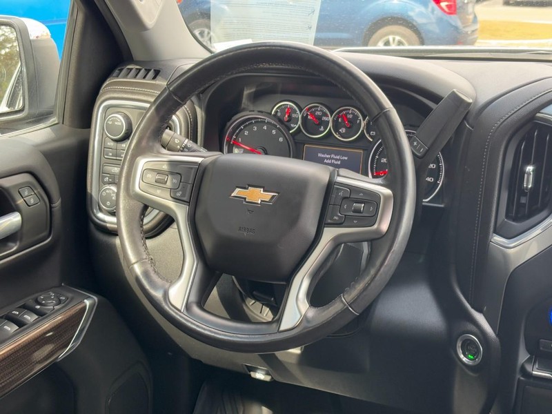 Chevrolet Silverado 1500 Vehicle Full-screen Gallery Image 12