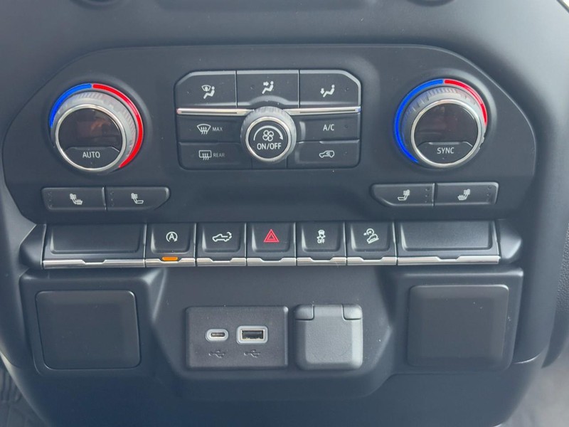 Chevrolet Silverado 1500 Vehicle Full-screen Gallery Image 14