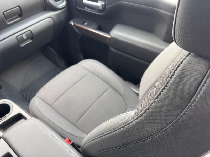 Chevrolet Silverado 1500 Vehicle Full-screen Gallery Image 15