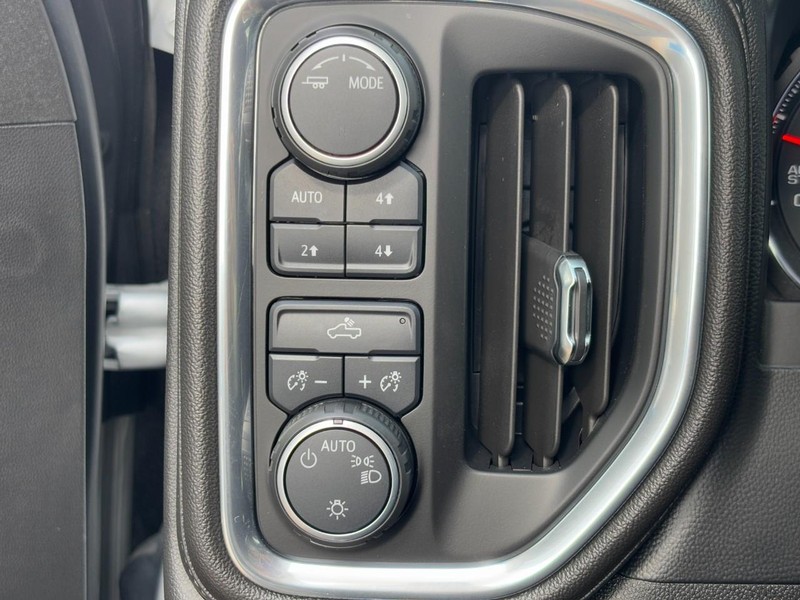 Chevrolet Silverado 1500 Vehicle Full-screen Gallery Image 16