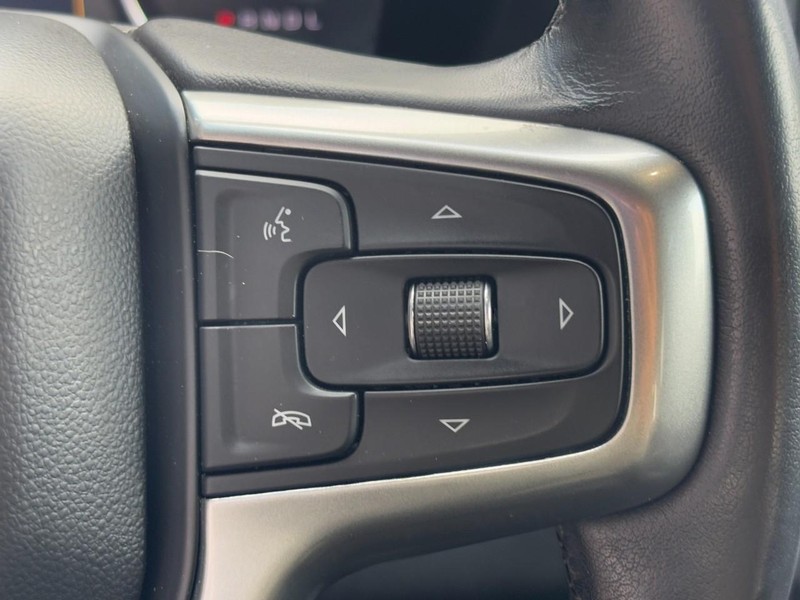 Chevrolet Silverado 1500 Vehicle Full-screen Gallery Image 18