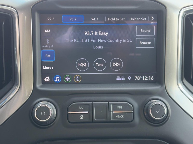 Chevrolet Silverado 1500 Vehicle Full-screen Gallery Image 20