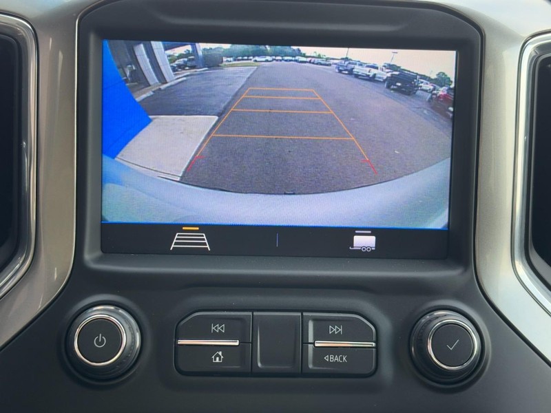 Chevrolet Silverado 1500 Vehicle Full-screen Gallery Image 21