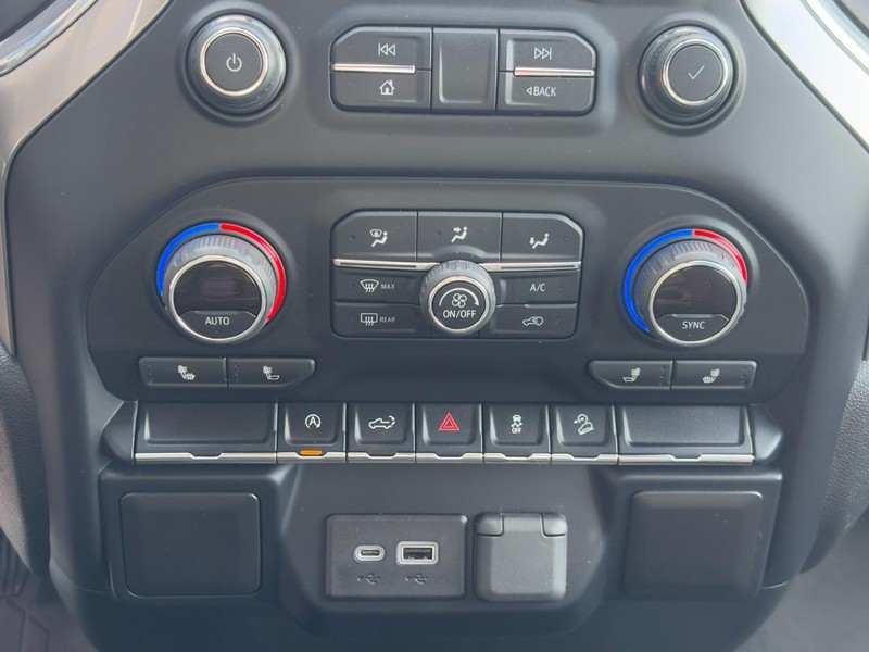 Chevrolet Silverado 1500 Vehicle Full-screen Gallery Image 22