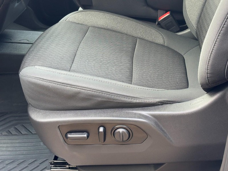 Chevrolet Silverado 1500 Vehicle Full-screen Gallery Image 25