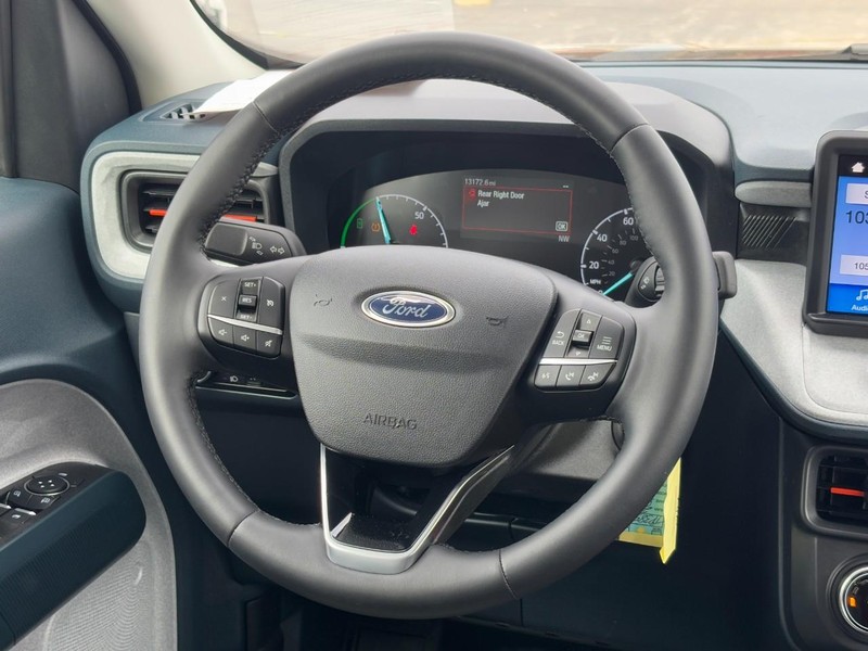 Ford Maverick Vehicle Image 12