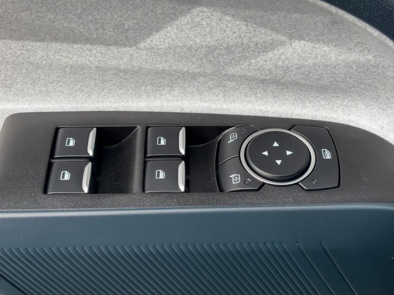 Ford Maverick Vehicle Image 21