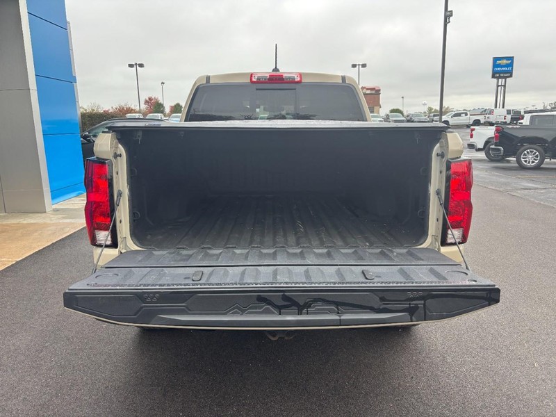 Chevrolet Colorado Vehicle Full-screen Gallery Image 04