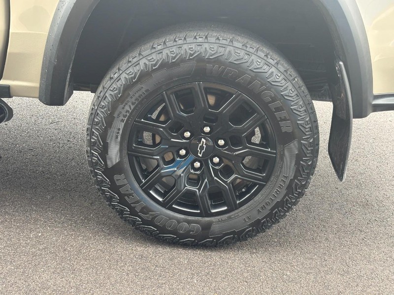 Chevrolet Colorado Vehicle Full-screen Gallery Image 07