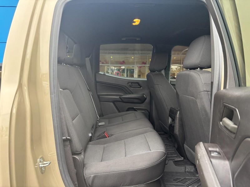 Chevrolet Colorado Vehicle Full-screen Gallery Image 10