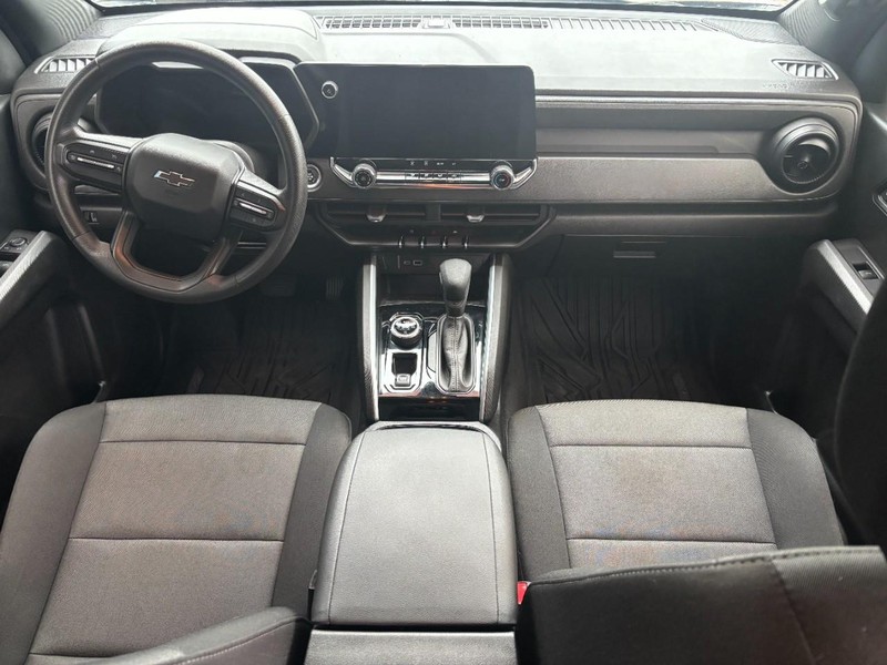 Chevrolet Colorado Vehicle Full-screen Gallery Image 11