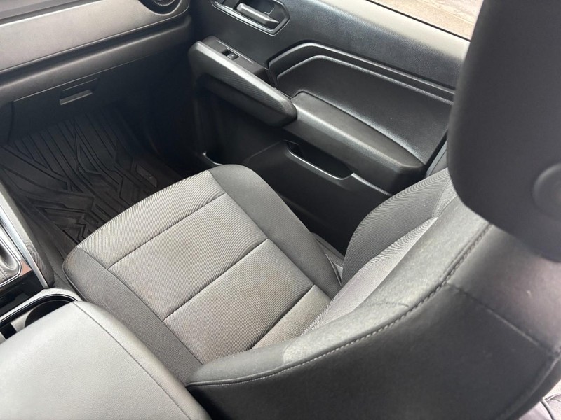 Chevrolet Colorado Vehicle Full-screen Gallery Image 15