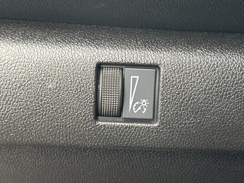 Chevrolet Colorado Vehicle Full-screen Gallery Image 16