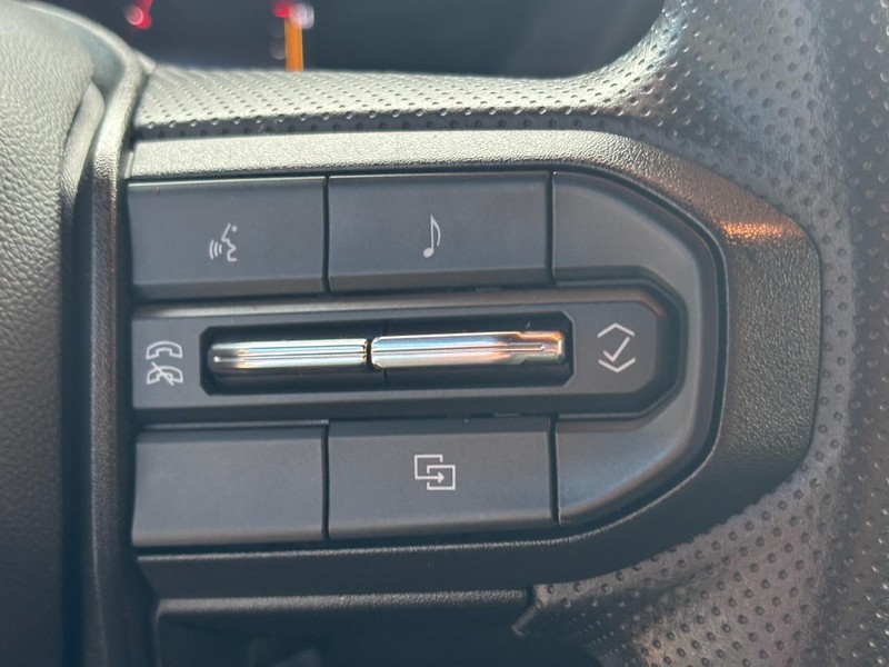 Chevrolet Colorado Vehicle Full-screen Gallery Image 18