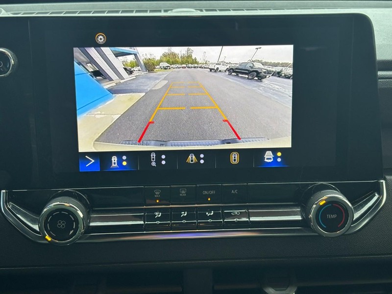 Chevrolet Colorado Vehicle Full-screen Gallery Image 21