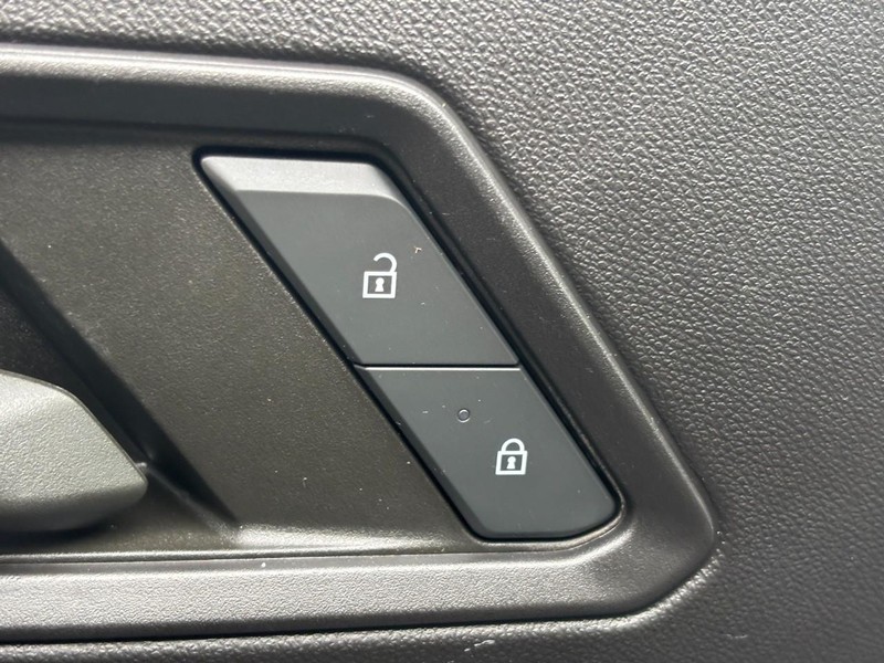 Chevrolet Colorado Vehicle Full-screen Gallery Image 24