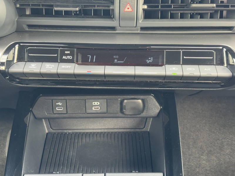 Toyota Prius Vehicle Image 14