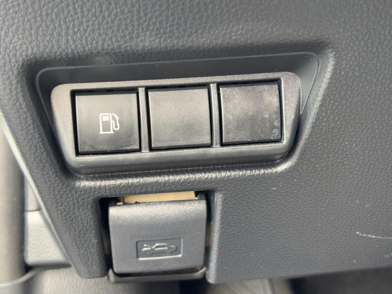 Toyota Prius Vehicle Image 17