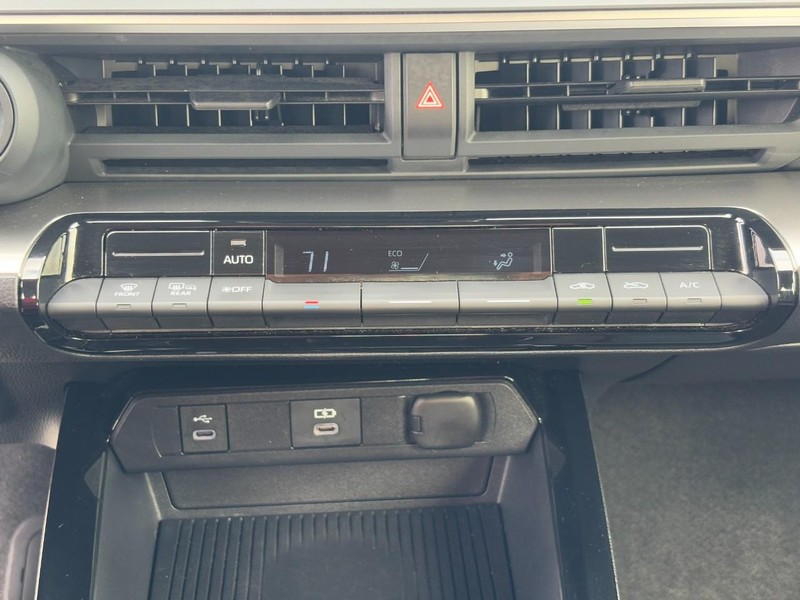 Toyota Prius Vehicle Image 23