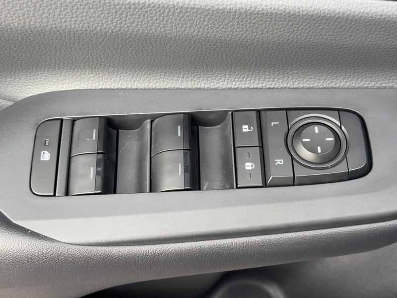 Toyota Prius Vehicle Image 24