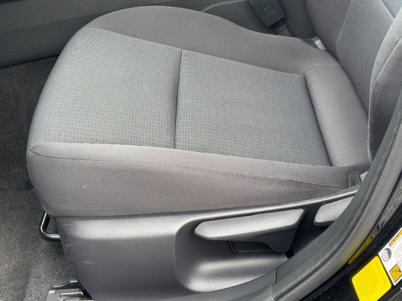 Toyota Prius Vehicle Image 25