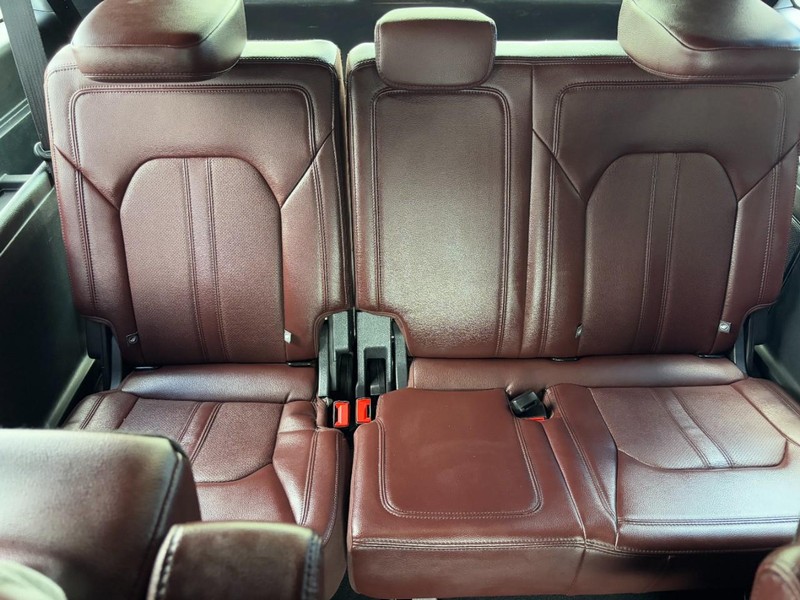 Ford Expedition Max Vehicle Image 11