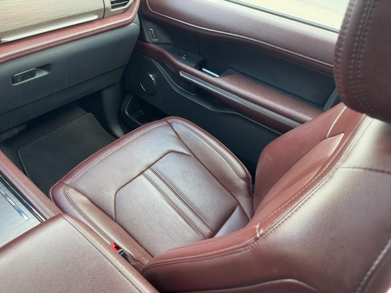 Ford Expedition Max Vehicle Image 16