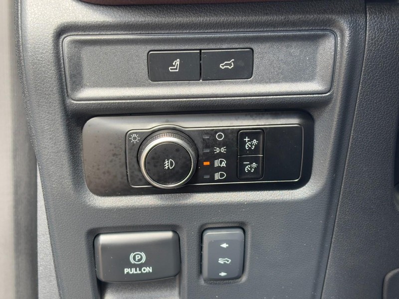 Ford Expedition Max Vehicle Image 17