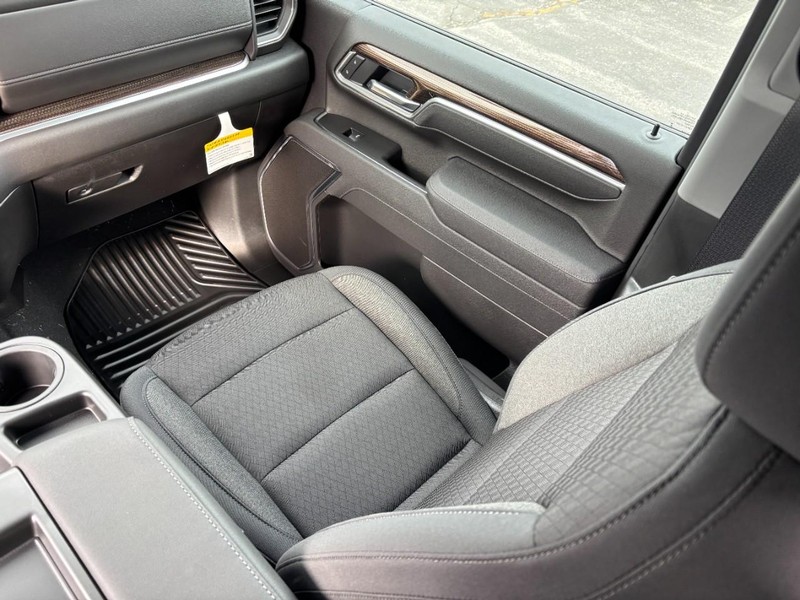 Chevrolet Silverado 3500HD Vehicle Image 10