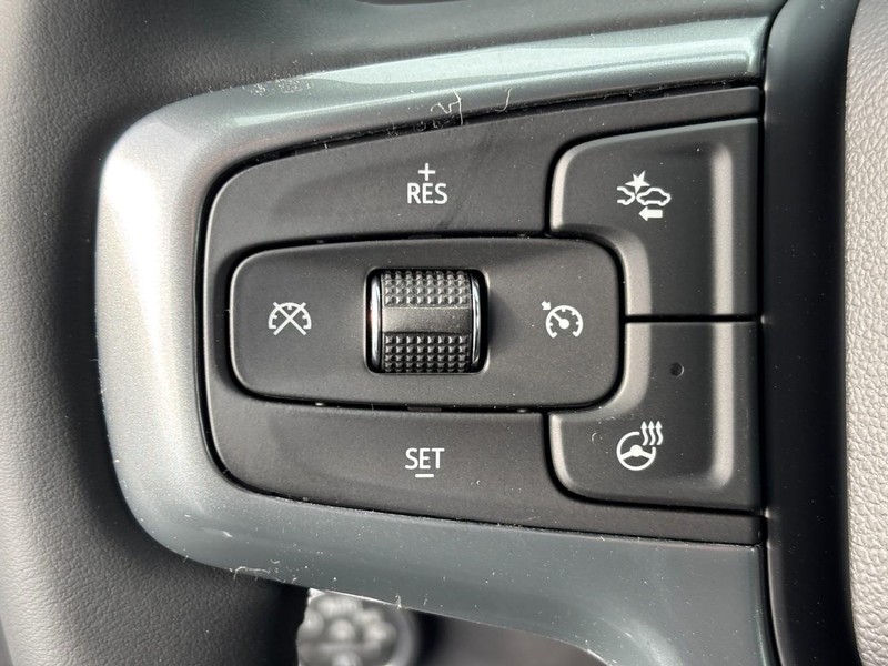 Chevrolet Silverado 3500HD Vehicle Image 12