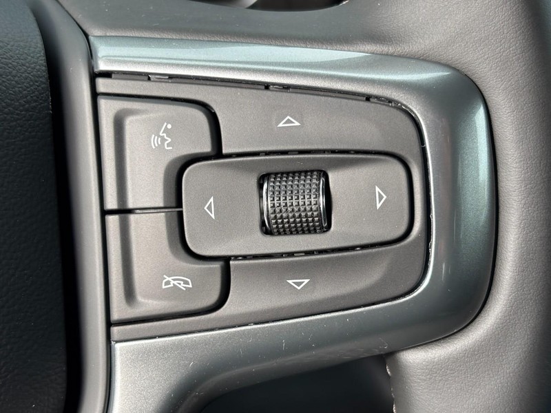 Chevrolet Silverado 3500HD Vehicle Image 13