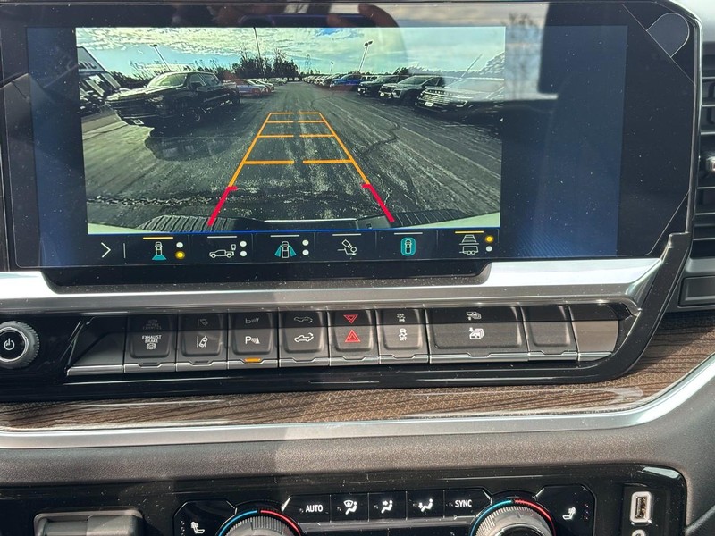 Chevrolet Silverado 3500HD Vehicle Image 16