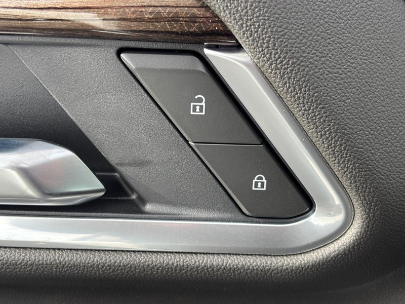 Chevrolet Silverado 3500HD Vehicle Image 20