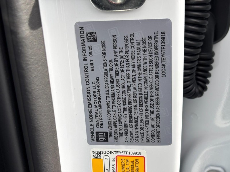 Chevrolet Silverado 3500HD Vehicle Image 22