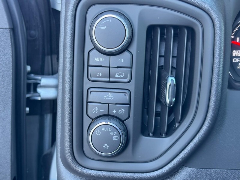 Chevrolet Silverado 1500 Vehicle Image 11