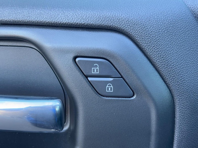 Chevrolet Silverado 1500 Vehicle Image 18