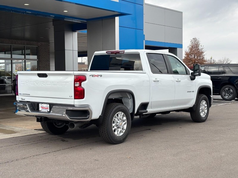 Chevrolet Silverado 2500HD Vehicle Image 03