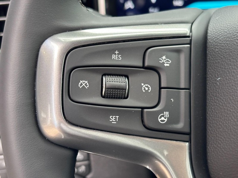 Chevrolet Silverado 2500HD Vehicle Image 12