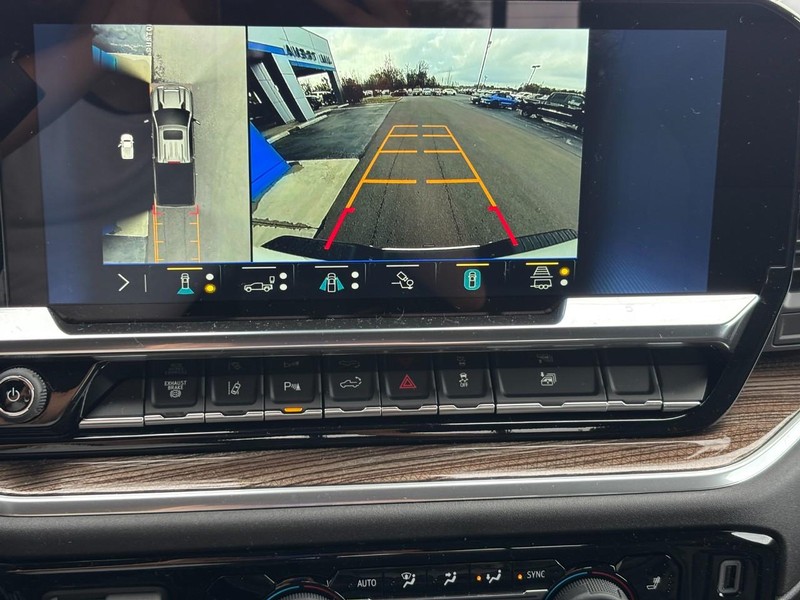 Chevrolet Silverado 2500HD Vehicle Image 16