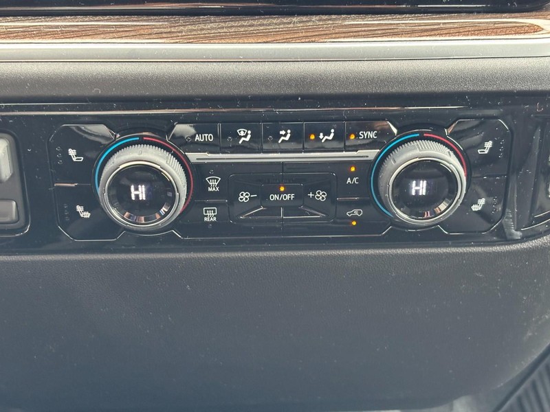 Chevrolet Silverado 2500HD Vehicle Image 18