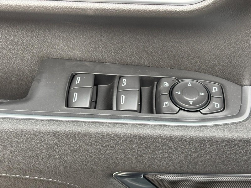 Chevrolet Silverado 2500HD Vehicle Image 19