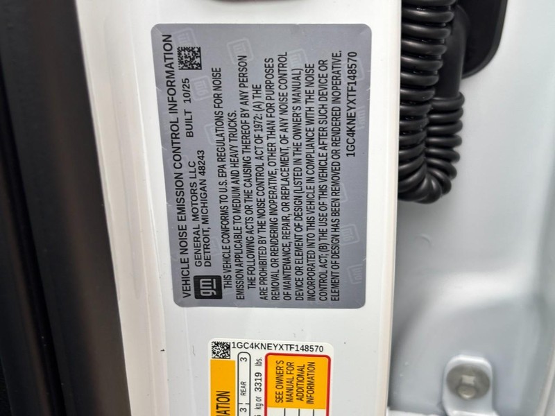 Chevrolet Silverado 2500HD Vehicle Image 22