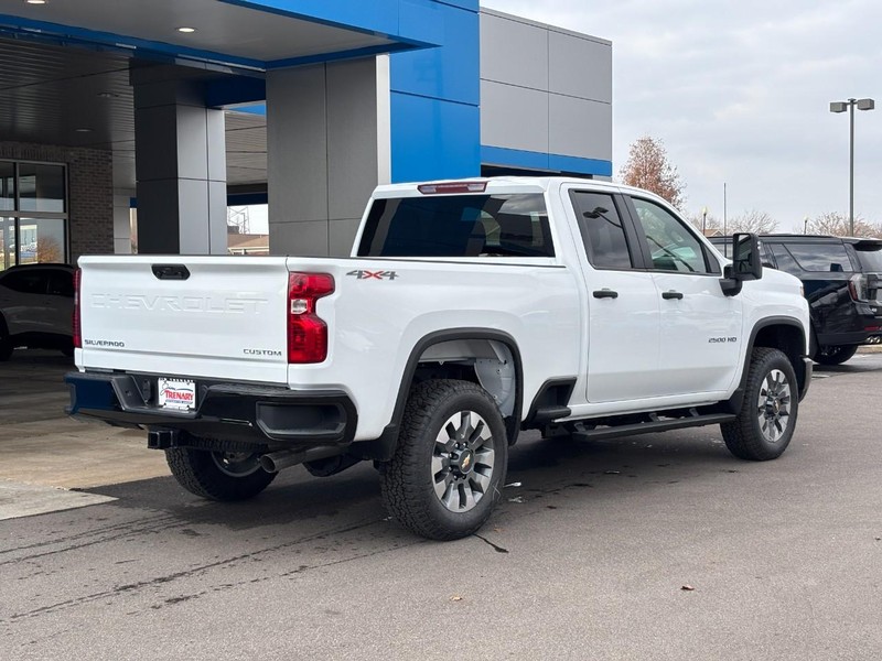 Chevrolet Silverado 2500HD Vehicle Image 03