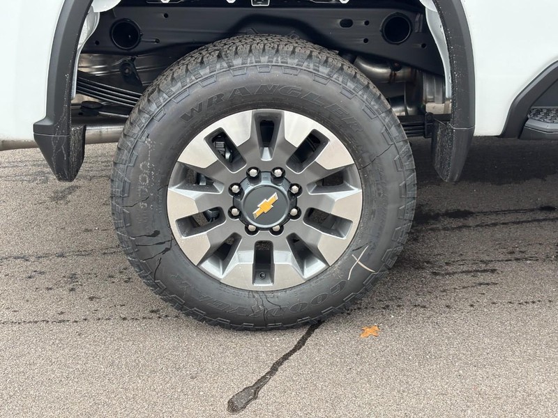 Chevrolet Silverado 2500HD Vehicle Image 04