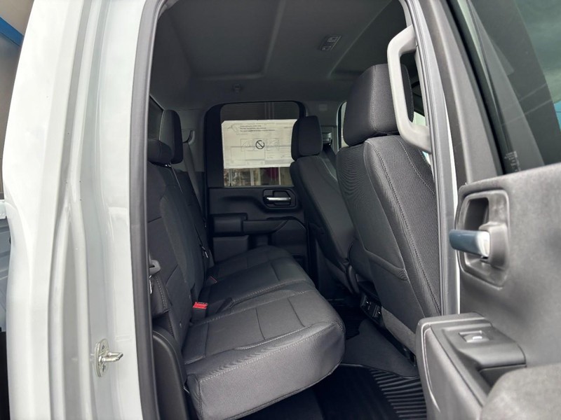 Chevrolet Silverado 2500HD Vehicle Image 05