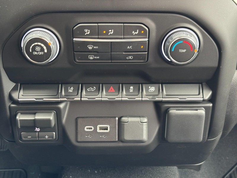 Chevrolet Silverado 2500HD Vehicle Image 09