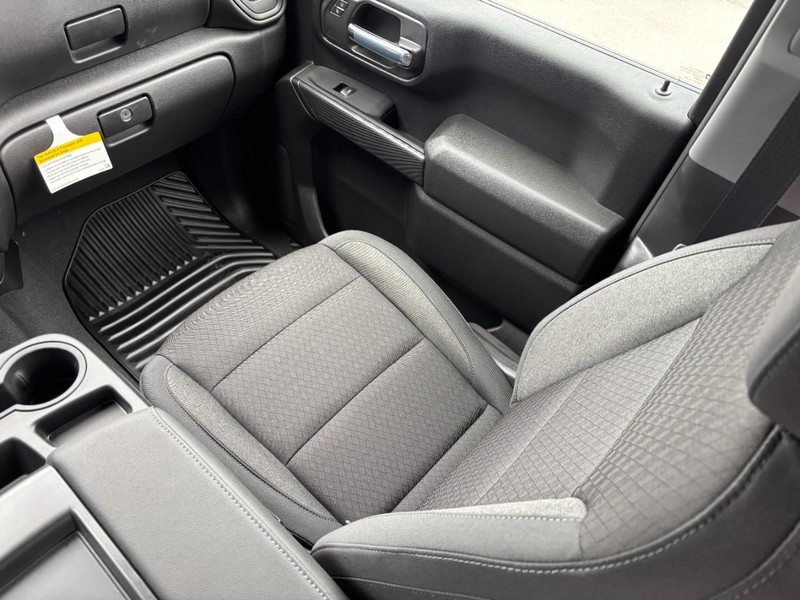 Chevrolet Silverado 2500HD Vehicle Image 10